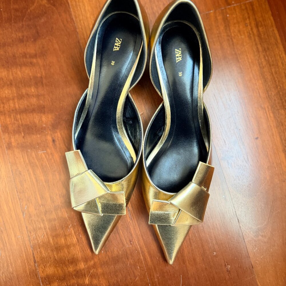 Zara Heeled Pump with Bow in Gold - Picture 6 of 7